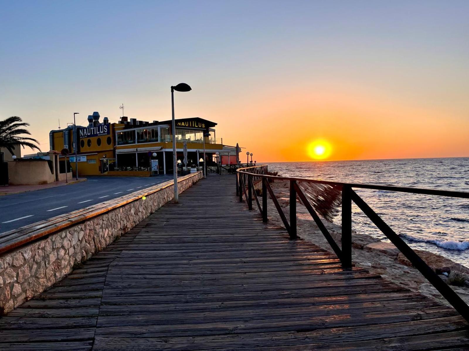 Sea View Apartment Beach Front Punta Prima Торевиеха Екстериор снимка